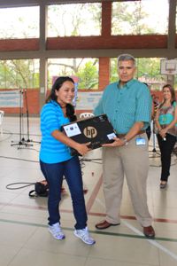 Estudiantes de Unisangil recibieron computadores
