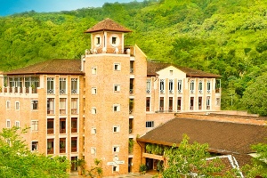 Primer Vicepresidente de la Junta Directiva es un graduado UNAB