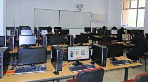 Remodelada aula de Informática en El Bosque