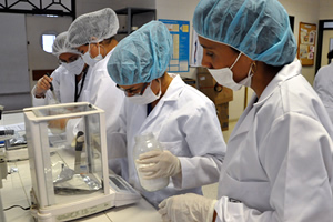 Estudiantes de Regencia de Farmacia participaron en talleres presenciales