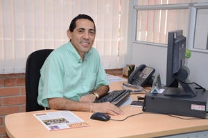 Luis Gerardo Alférez Sandoval. Graduado en Casa