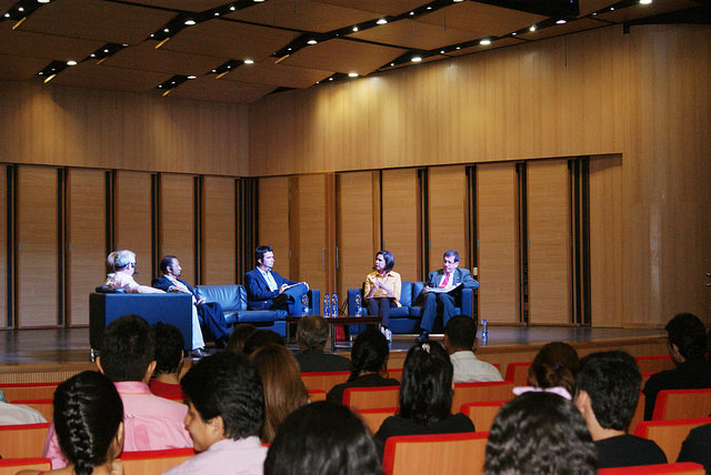 Conversatorio :  Innovación e Investigación: Motor de Crecimiento de un País