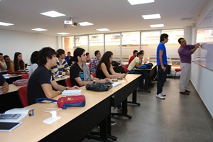 UNAB extenderá sus horarios de clase en seis programas académicos