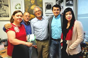 Equipo del programa de Literatura virtual se reunió con Héctor Abad Faciolince