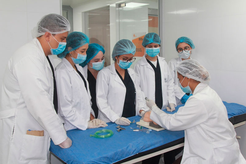 Miles de estudiantes de Ciencias de la Salud han fortalecido sus habilidades en el Laboratorio desimulación clínica UNAB