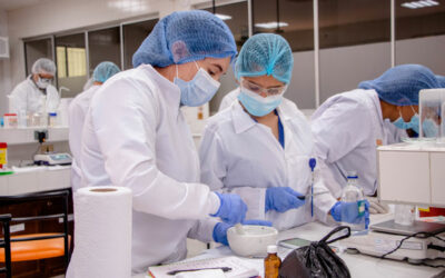 Tecnología en Regencia de Farmacia UNAB se prepara para solicitar acreditación de alta calidad