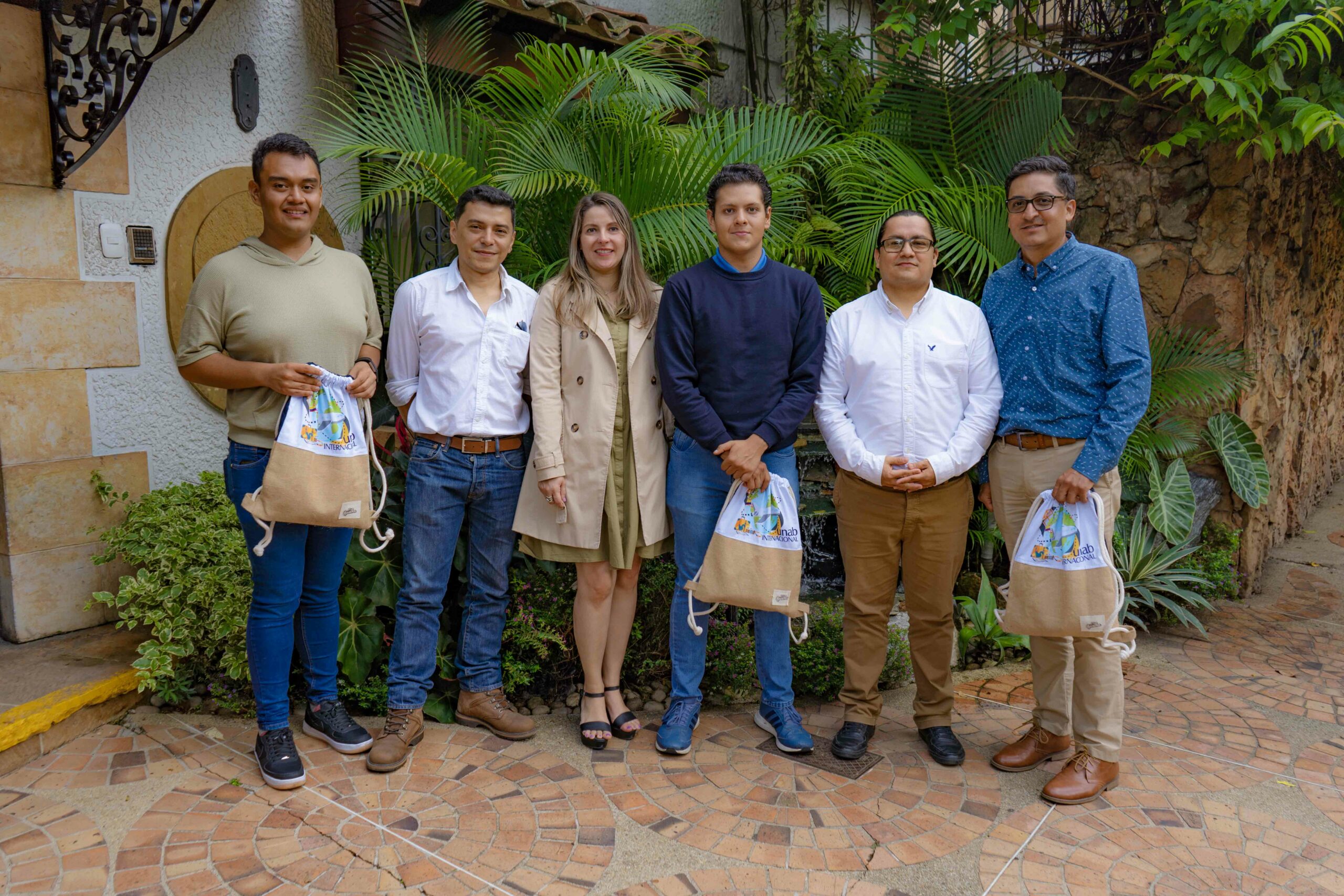 Investigadores UNAB reciben apoyo de estudiantes mexicanos del Verano Delfín
