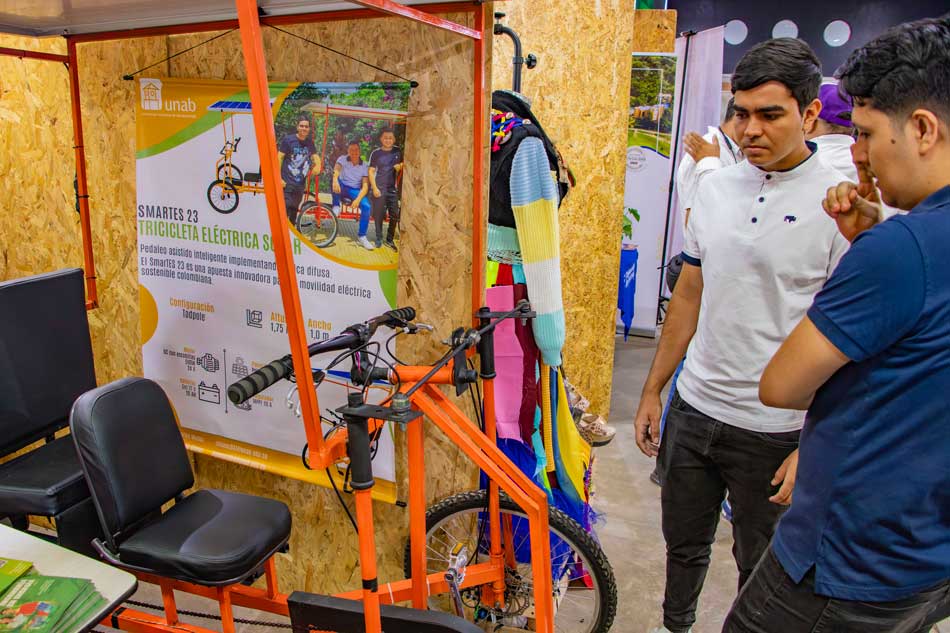 Tricicleta eléctrica solar estuvo en 10ª Feria BioExpo