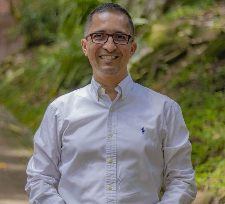 “Es el resultado de más de 30 años de experiencia como profesor, gestor universitario y par académico”