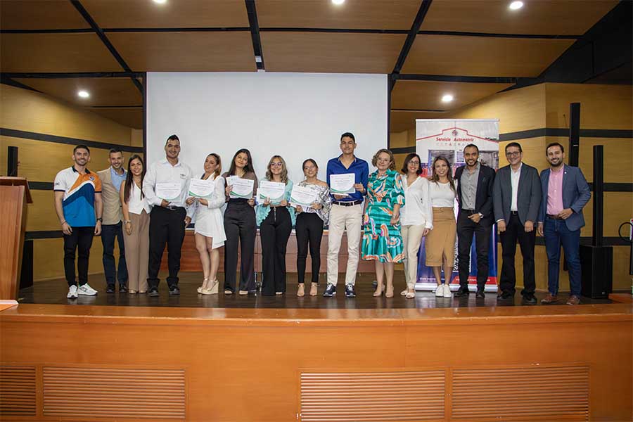Reconocimiento a estudiantes UNAB por su contribución a empresas de la región