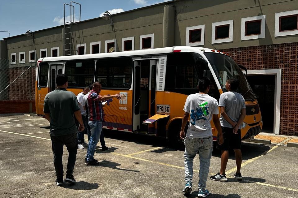 Formación en seguridad vial para conductores del Bus UNAB