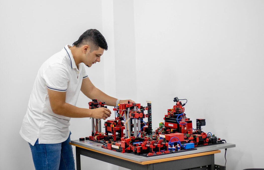 Experto temático para el curso «Mecánica y Laboratorio» para el pregrado de Ingeniería Industrial