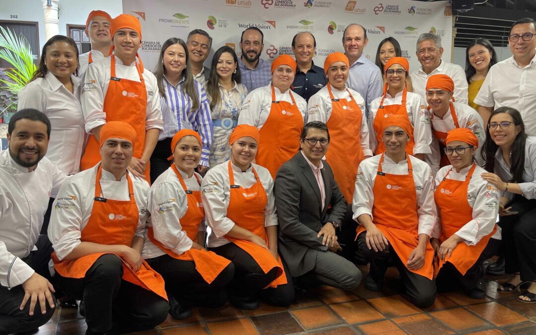 Estudiantes del programa Cocina para Todos conquistan paladares de empresarios