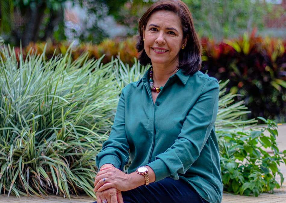 Los 30 años de Yaneth Orellana Hernández en la UNAB
