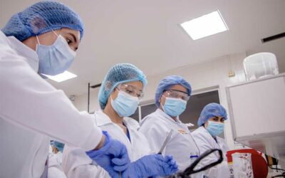 Universidad UNAB recibe mención de honor por contribuciones destacadas en formación de regentes de farmacia