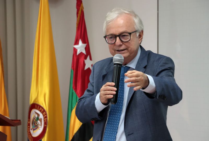 ¡Ya está listo el libro biográfico sobre el empresario Rafael Ardila Duarte! UNAB hará presentación en el Teatro Santander