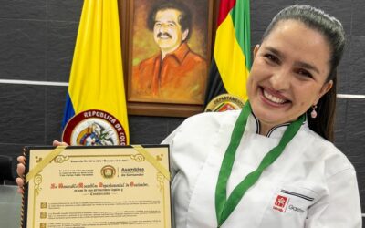 Docente UNAB obtuvo condecoración por parte de la Asamblea Departamental