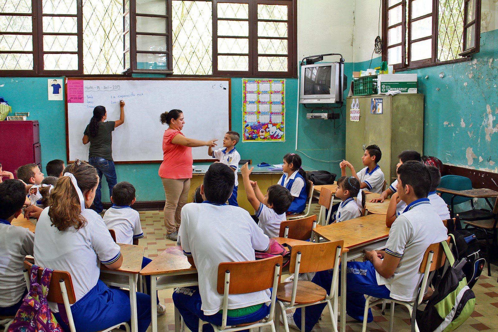Profesionales formándose en la UNAB en estrategias de educación inclusiva para crear entornos de aprendizaje equitativos y diversos.