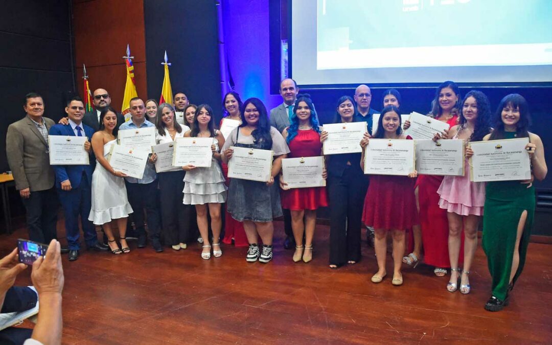 Universidad UNAB certificó a los primeros técnicos laborales de su historia