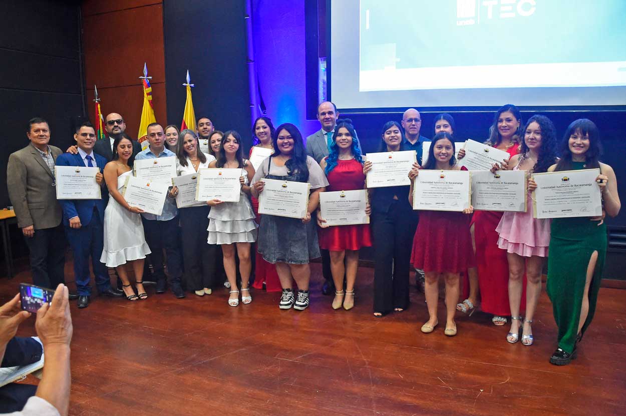 Universidad UNAB certificó a los primeros técnicos laborales de su historia