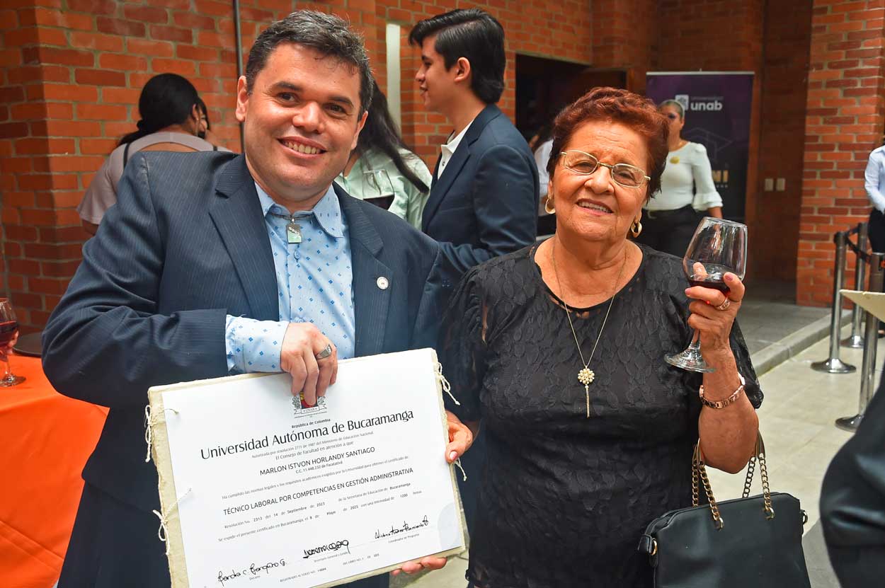 Universidad UNAB certificó a los primeros técnicos laborales de su historia