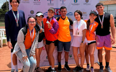 La delegación UNAB que competirá en los Juegos Nacionales ASCUN 2025