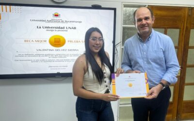 Universidad UNAB otorga beca a estudiante que se destacó en pruebas Saber 11