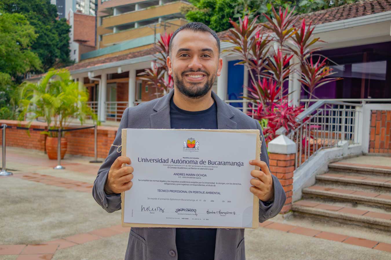 Técnicos en peritaje ambiental de diferentes departamentos se graduaron en la UNAB
