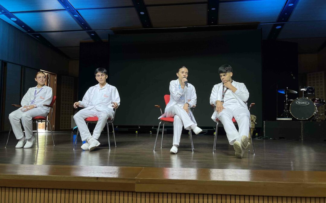 Estudiantes UNAB presentan planes de cuidado basados en evidencia en la VIII Cátedra Florence Nightingale