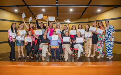 20 mujeres taxistas culminaron ciclo de formación gratuito en la UNAB