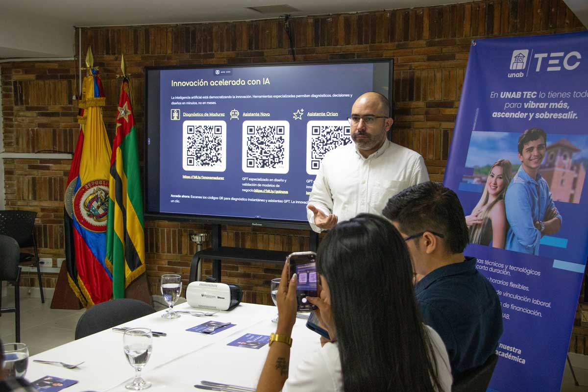 Tecnología en Gestión de Negocios: nuevo programa de UNAB Tec orientado a aportar a la innovación de las empresas