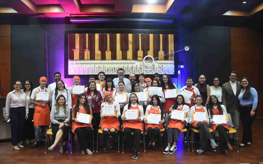 Primera cohorte de 26 ‘Embajadores de Servicio a la Mesa’ formados en la UNAB