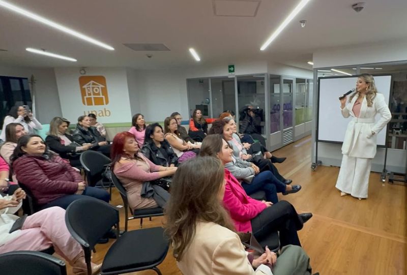 UNAB fortalece la red de graduadas en Bogotá