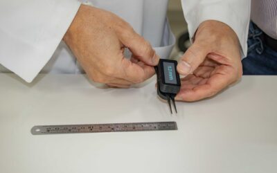 De lo analógico a lo digital, UNAB y Foscal transforman el compás de Castroviejo para la oftalmología