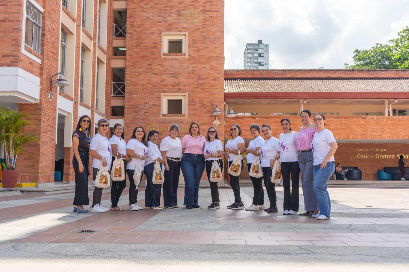 Camino a la resiliencia: mujeres con diagnósticos de cáncer reciben formación integral en la UNAB