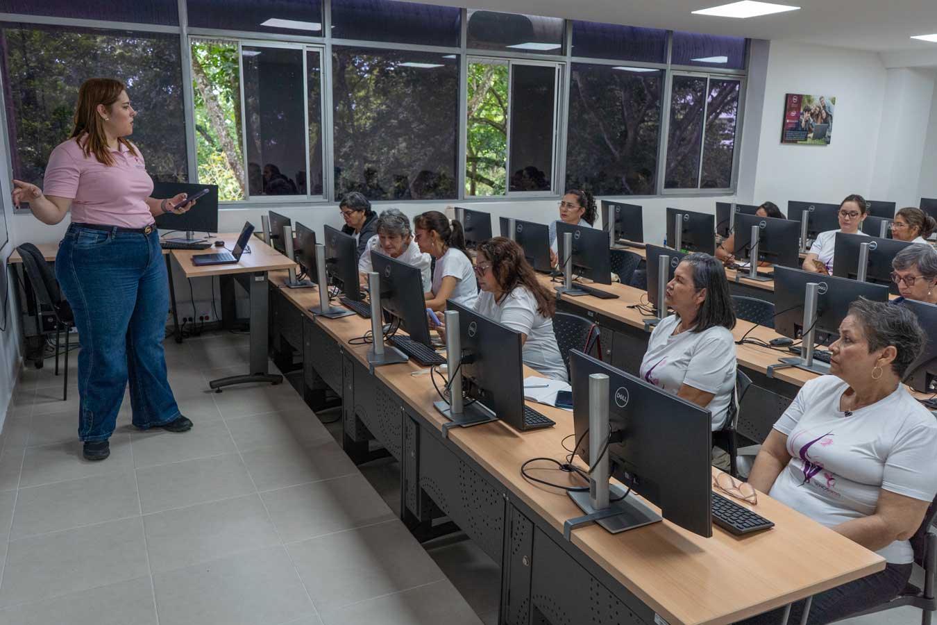 Camino a la resiliencia: mujeres con diagnósticos de cáncer reciben formación integral en la UNAB
