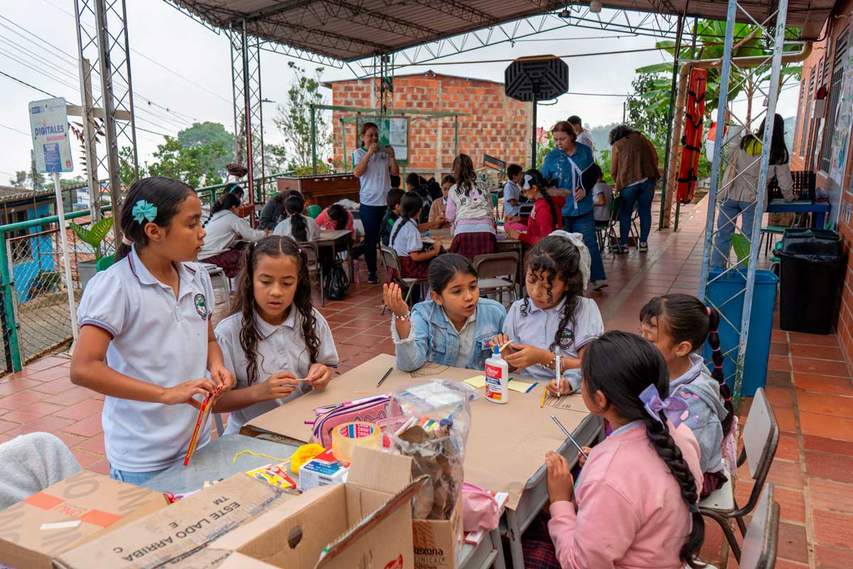 Ulibró llegó a la Comuna 14 para celebrar el Día del Idioma