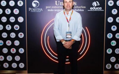 UNAB recibe insignia por su liderazgo en seguridad, salud y bienestar universitario