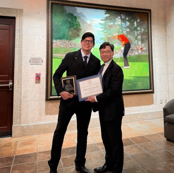 Profesor UNAB y neurocirujano recibe doble reconocimiento internacional en Mayo Clinic