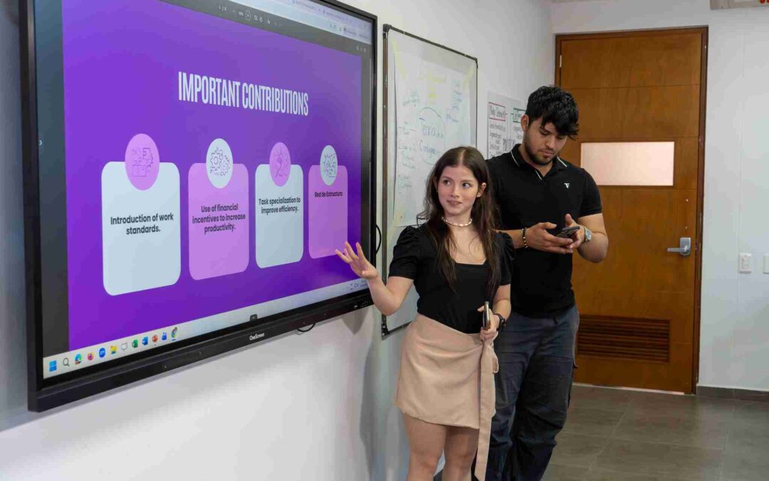 La UNAB consolida la calidad de su programa de Administración de Empresas en las modalidades presencial y virtual