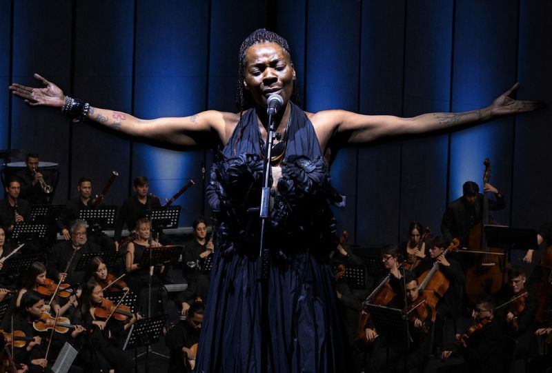 Concierto de la Orquesta Sinfónica UNAB con la cantante española Buika