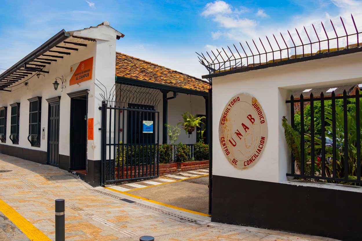 Los 50 años del Consultorio Jurídico de la UNAB